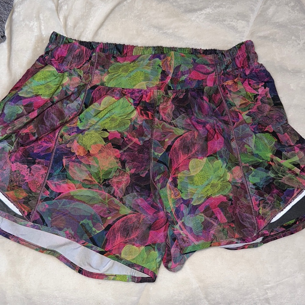 Size 6, LULULEMON LEGGINGS LIKE NEW